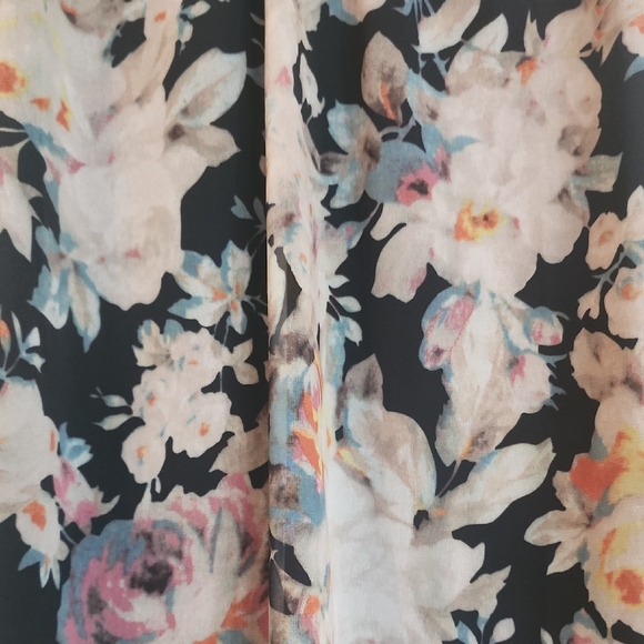 Philosophy Black Floral Halter-Style Sleeveless Top - Picture 3 of 5